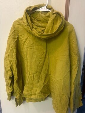 Chartreuse Eleven Stitch Design Cowl Neck Travel Crinkle Size S